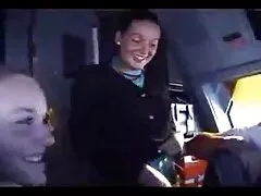 Trông trưởng thành trong phòng hút thuốc tại sec dit manh nơi làm việc