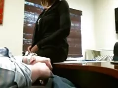 Nhân xem sec dit nhau viên bán hàng Alicia Kent không từ chối tiền và thấy vịt