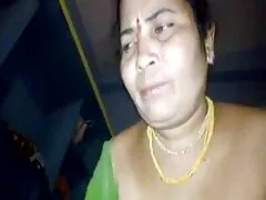 Làm phim sec hoc sinh dit nhau cho cô bé gái chân của cô